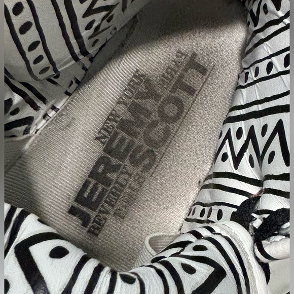 Adidas x JEREMY SCOTT AFRICA Shoes
“VERY RARE” - Picture 4 of 5